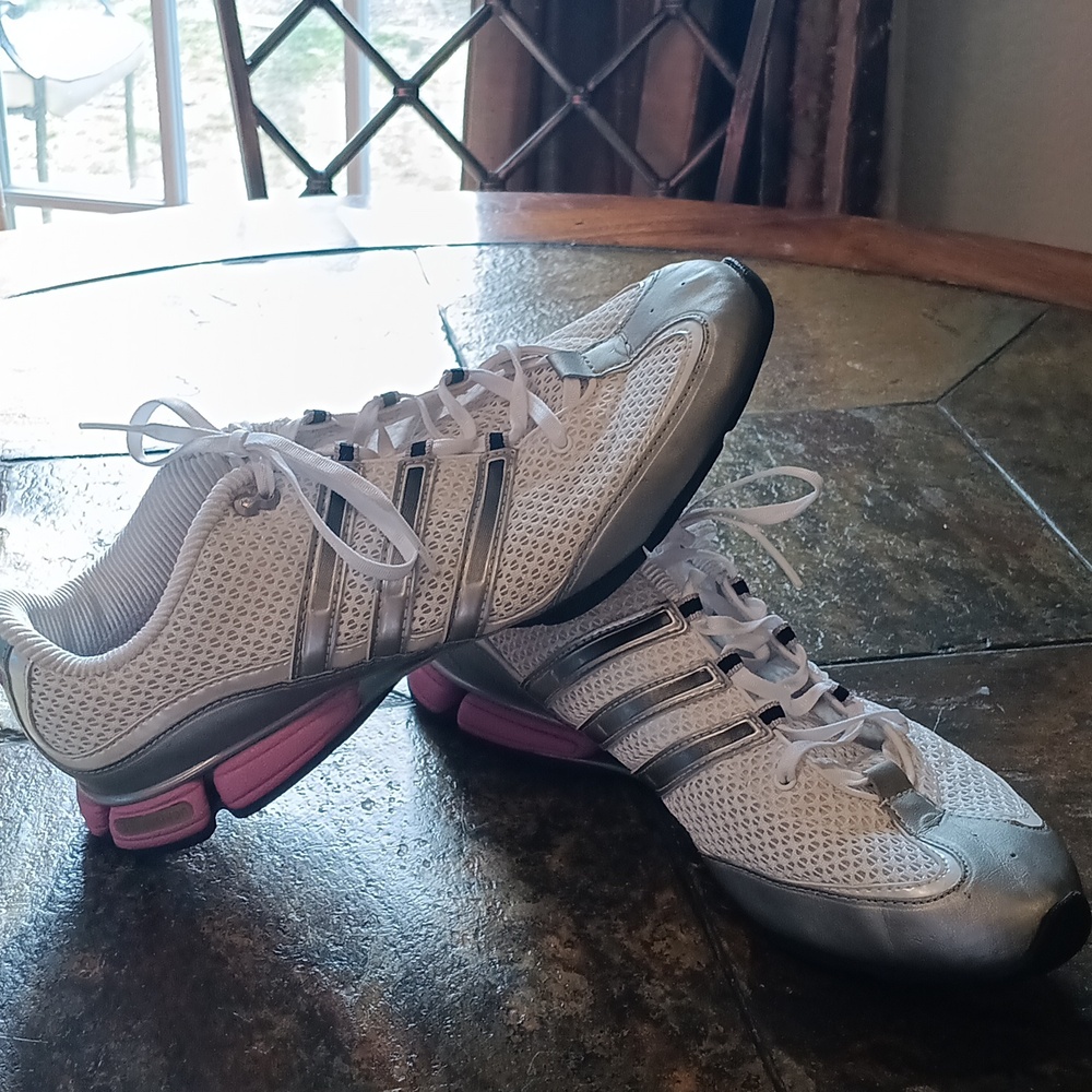 Adidas shoes size 10 women's